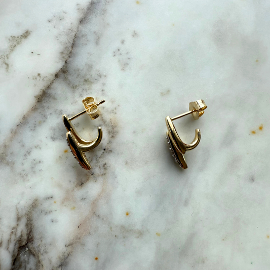 Aretes doble barrita de oro amarillo 10K con diamantes 0.11ctw