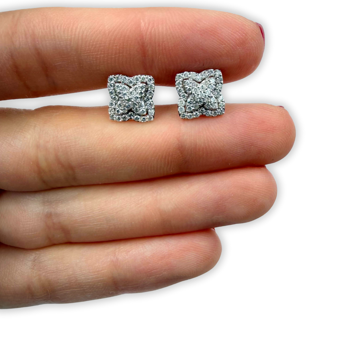 Aretes en oro blanco 14K de flor de diamantes 0.56 ctw