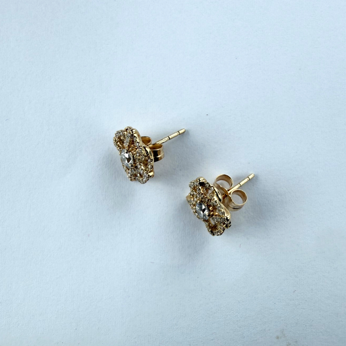 Aretes en oro amarillo 10K de roseta de diamantes 0.50ctw