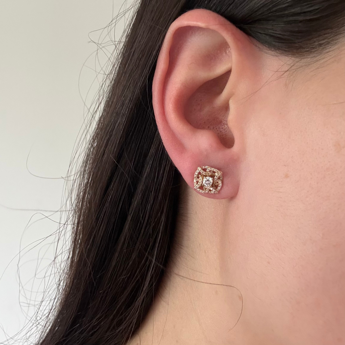 Aretes en oro amarillo 10K de roseta de diamantes 0.50ctw