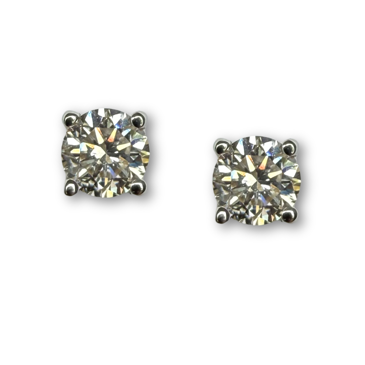 Aretes stud de diamantes de laboratorio 0.75ctw en oro amarillo 14K