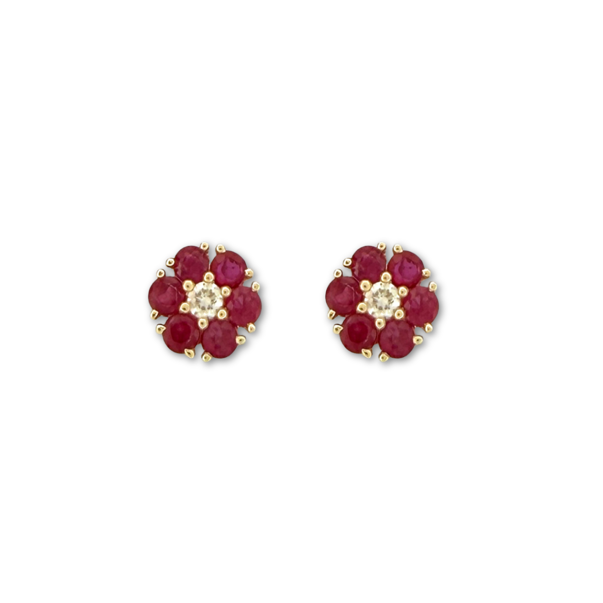 Aretes en oro amarillo 10K en forma de flor con rubíes redondos y diamantes central 0.10ctw