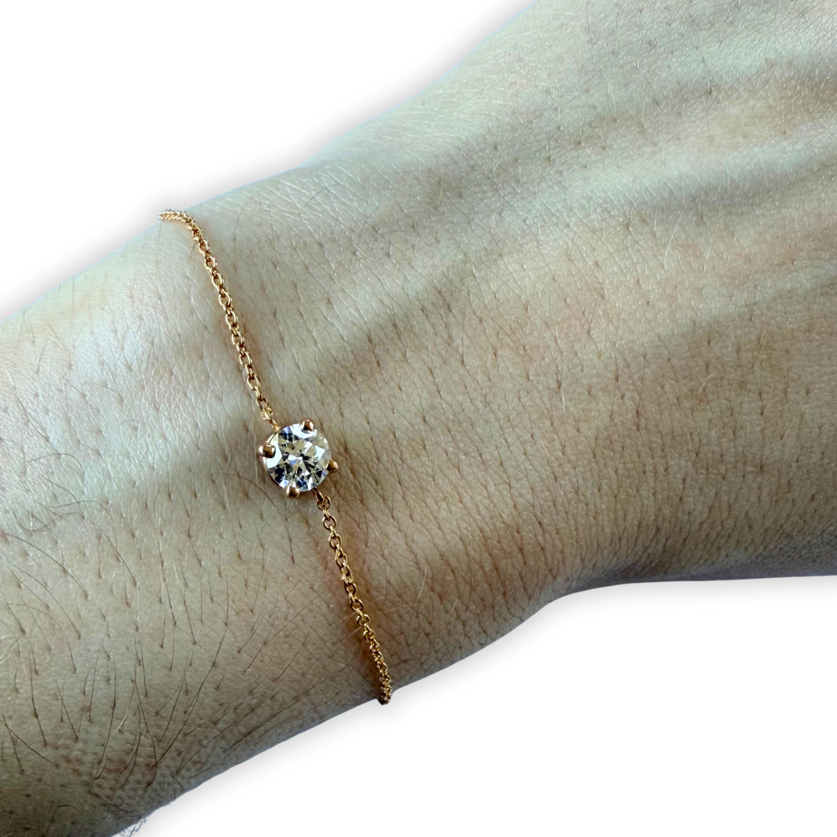 Pulsera de cadenita de plata con baño de oro amarillo y diamante central de laboratorio 0.50ct