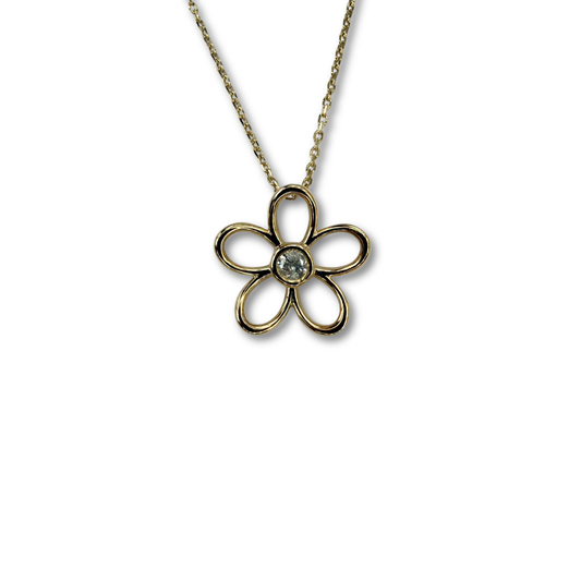 Collar flor delinada con diamante 0.10ct en el centro en plata con baño de oro amarillo