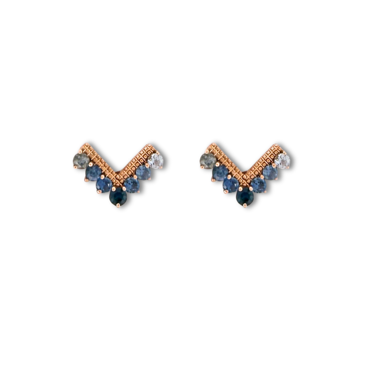 Aretes en forma de V en oro rosa 10K con zafiros y tanzanitas