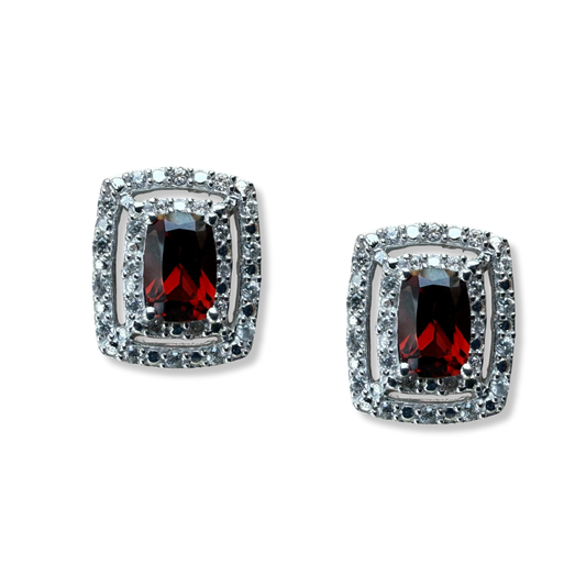 Aretes rectangulares en plata con granate y halo de circones