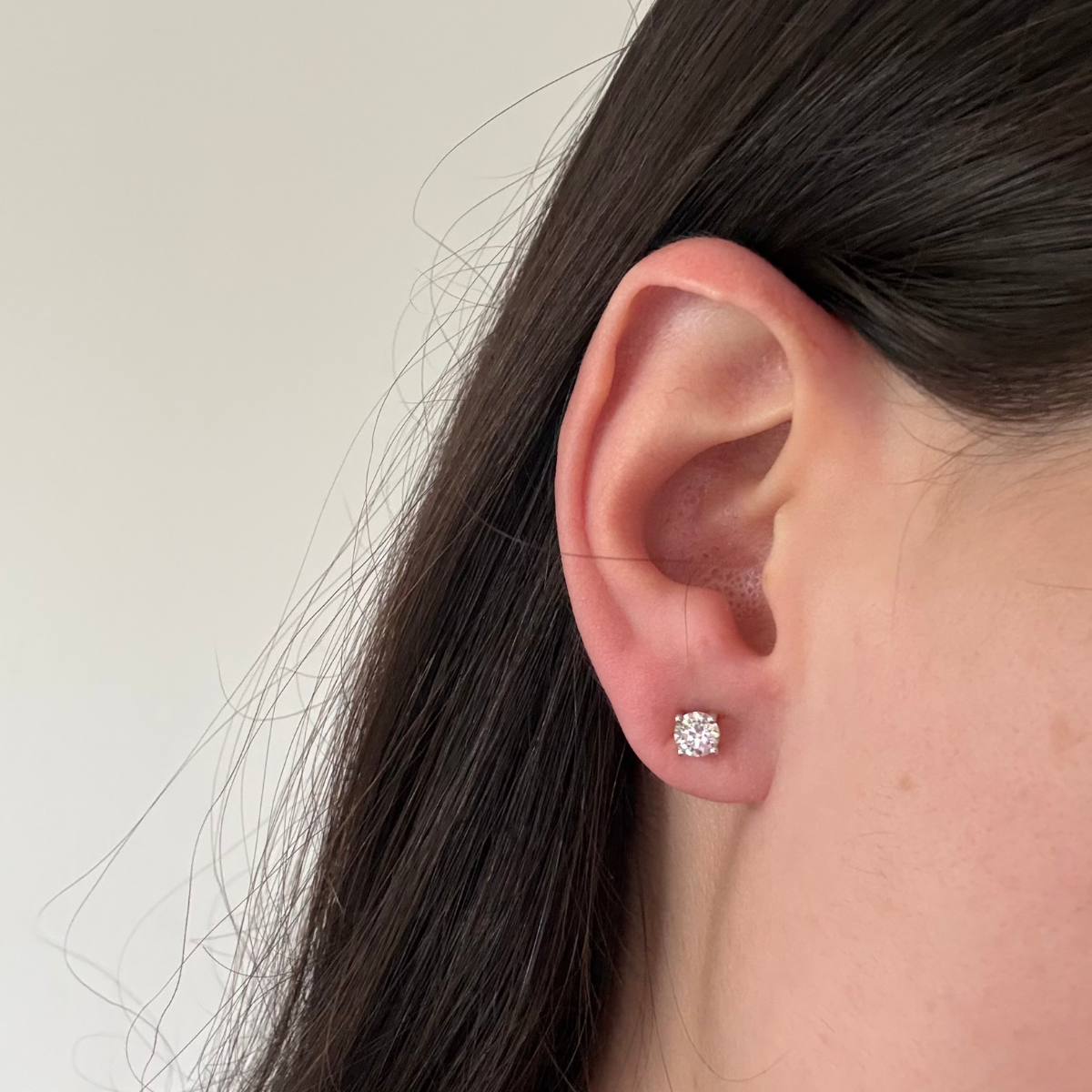 Aretes stud de diamantes de laboratorio 0.75ctw en oro amarillo 14K