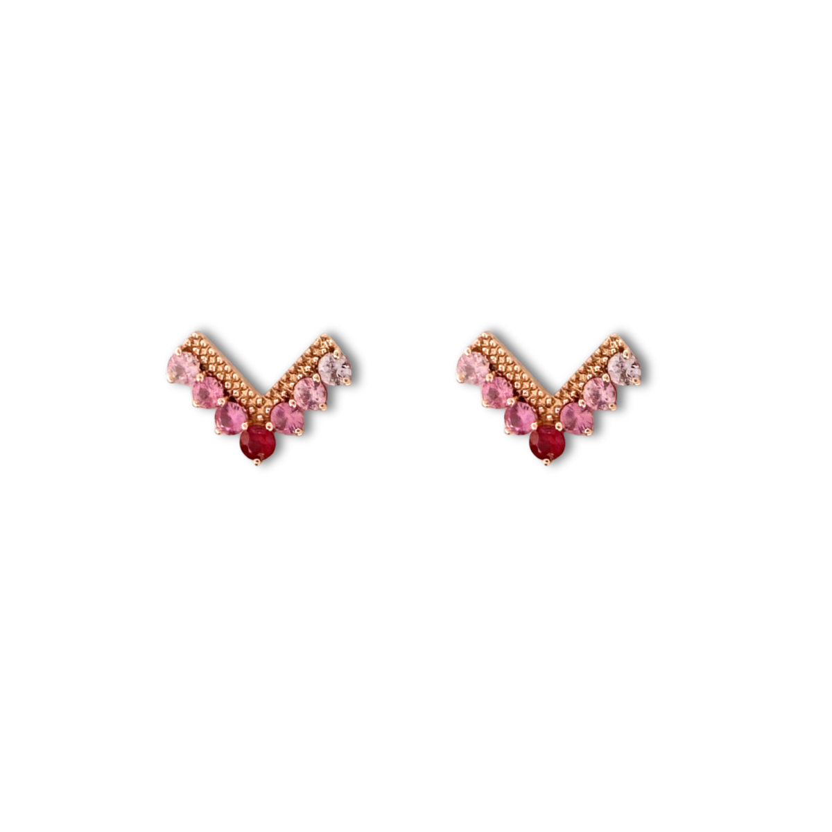 Aretes en forma de V en oro rosa 10K con rubíes y zafiros rosa