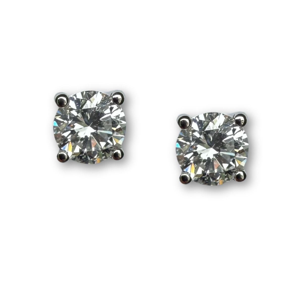 Aretes stud de diamantes de laboratorio 0.75ctw en oro blanco 14K