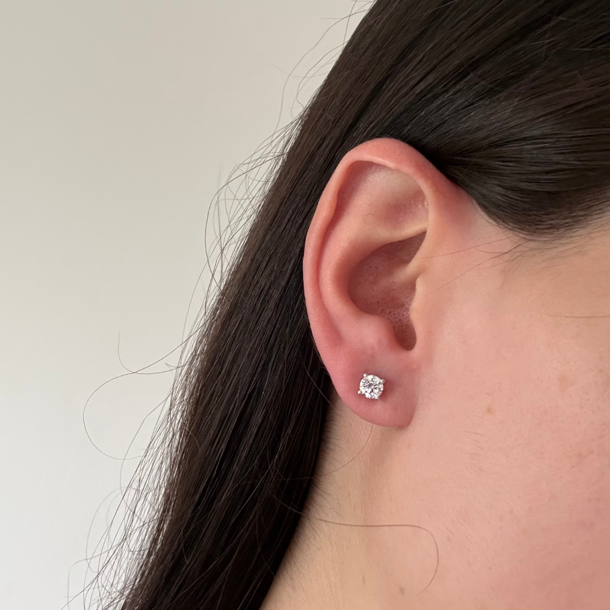 Aretes stud de diamantes de laboratorio 0.75ctw en oro blanco 14K