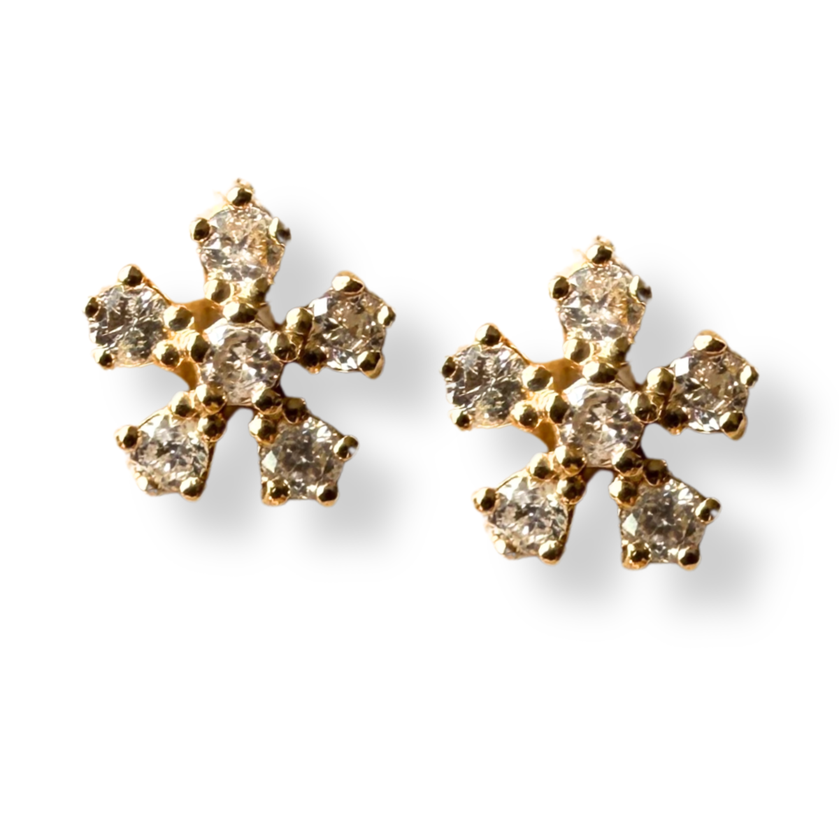 Aretes en oro amarillo 18K de florcita de diamantes 0.15ctw