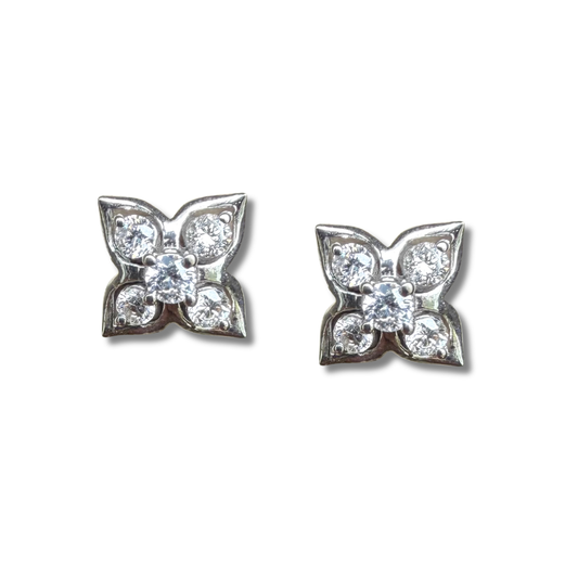 Aretes en forma de flor de plata con diamantes de laboratorio 0.50ctw