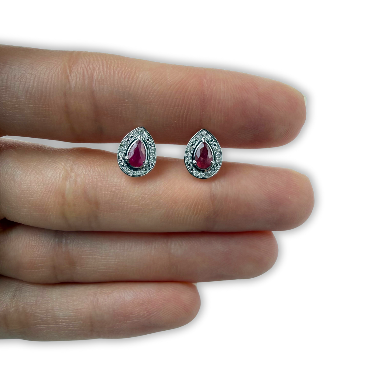 Aretes en oro blanco 10K con gota de rubí y halo de diamantes 0.07ctw