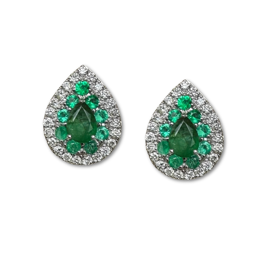 Aretes en forma de gota en oro blanco 14K con esmeraldas 0.43ctw y diamantes 0.20ctw