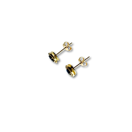 Aretes en oro amarillo 14K con zafiro redondo y halo de diamantes 0.20ctw