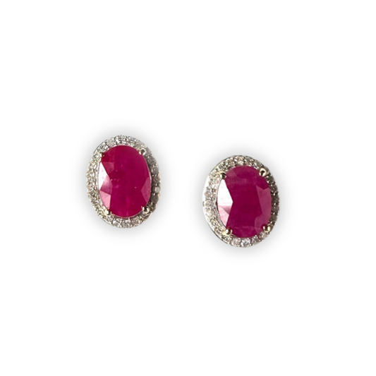 Aretes en oro amarillo 10k con rubí ovalado y halo de diamantes 0.25ctw