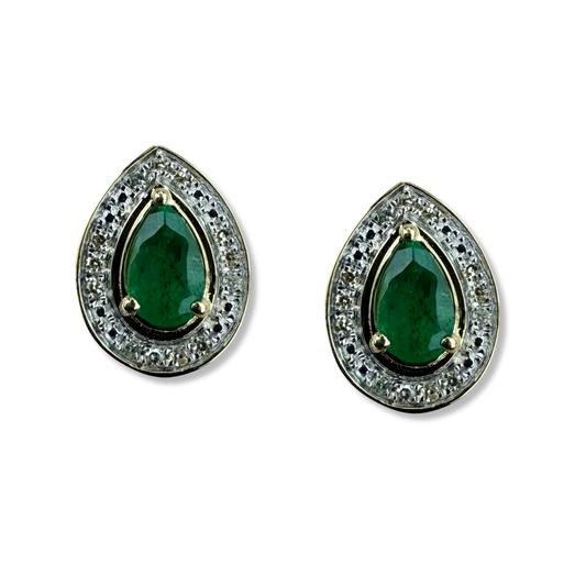 Aretes en oro amarillo 10K con gota de esmeralda y halo de diamantes 0.07ctw