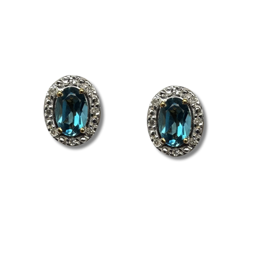 Aretes en oro amarillo 10K con topacio london blue ovalado y halo de diamantes 0.09ctw