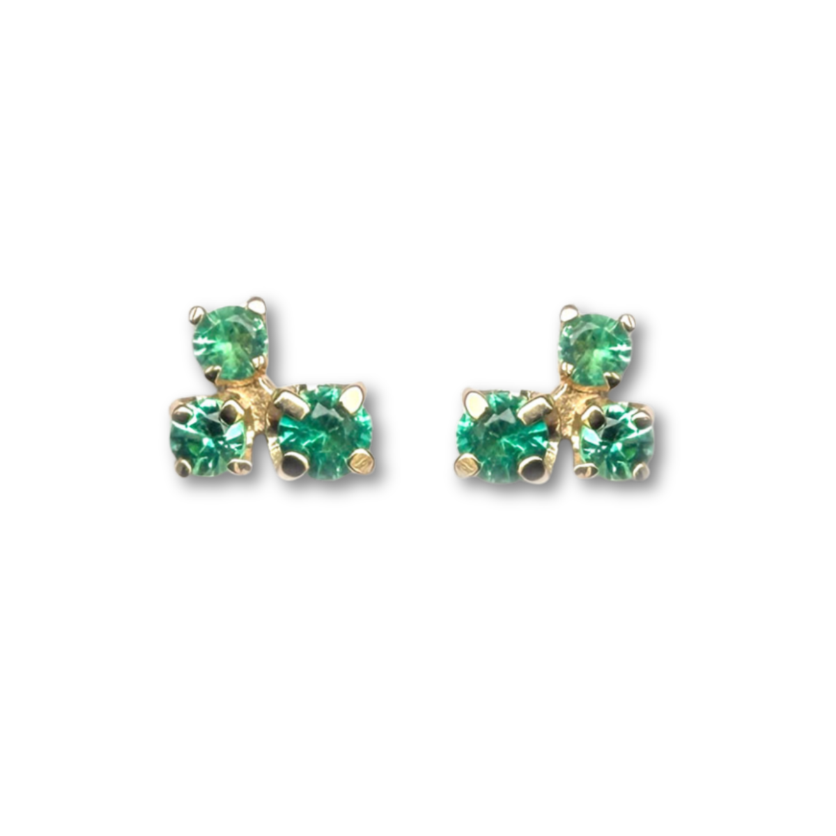 Aretes en oro amarillo 14K con tres esmeraldas redondas