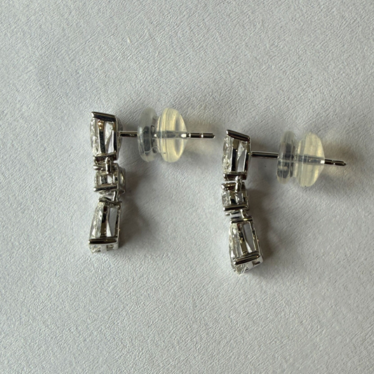Aretes en oro blanco 14k con diamantes corte pera y redondo de laboratorio 1.50ctw