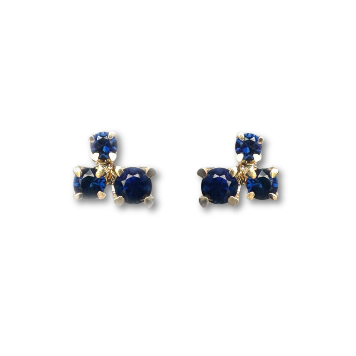 Aretes en oro amarillo 14K con tres zafiros redondos
