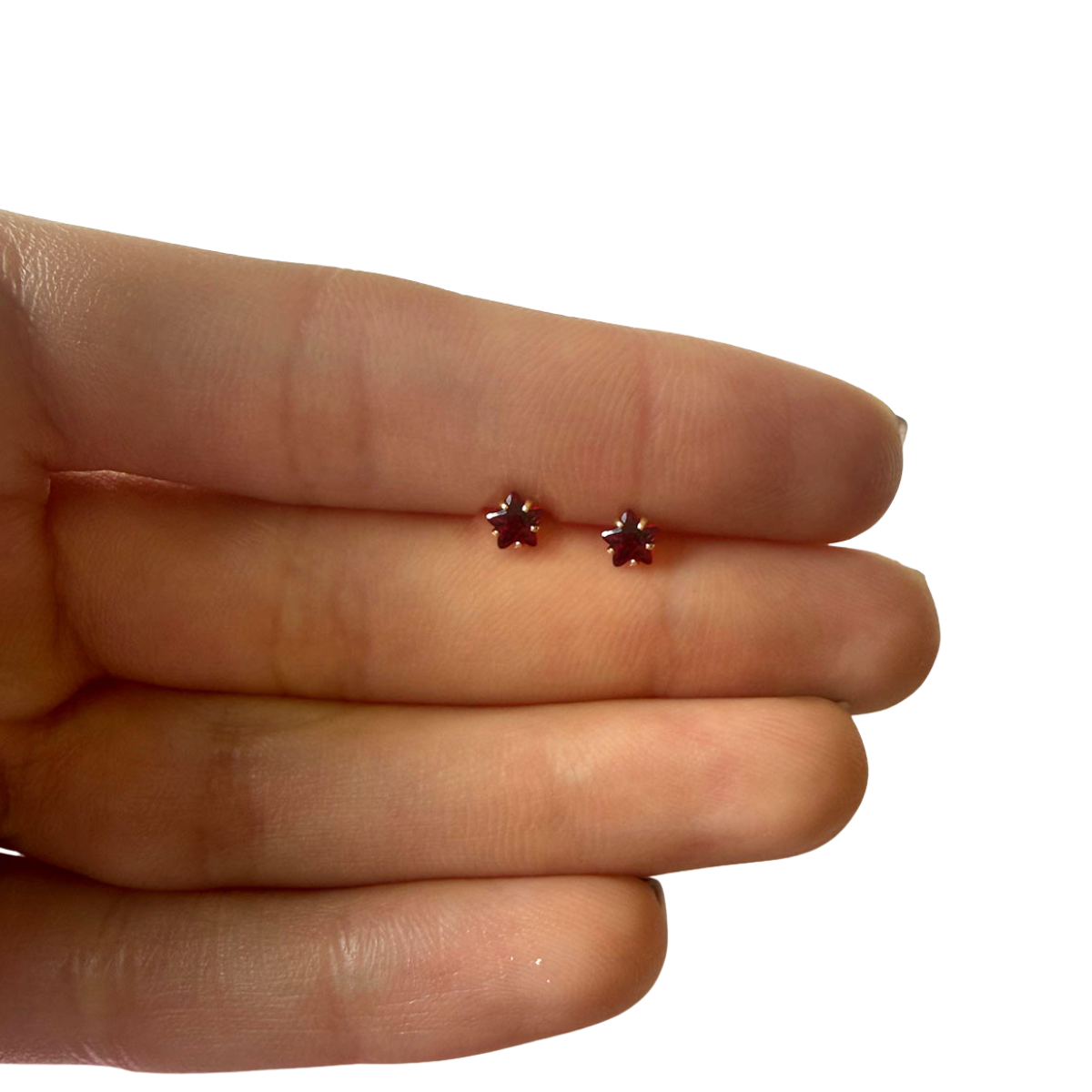 Aretes mini estrella con circón rojo en oro amarillo 14K con tope rosca