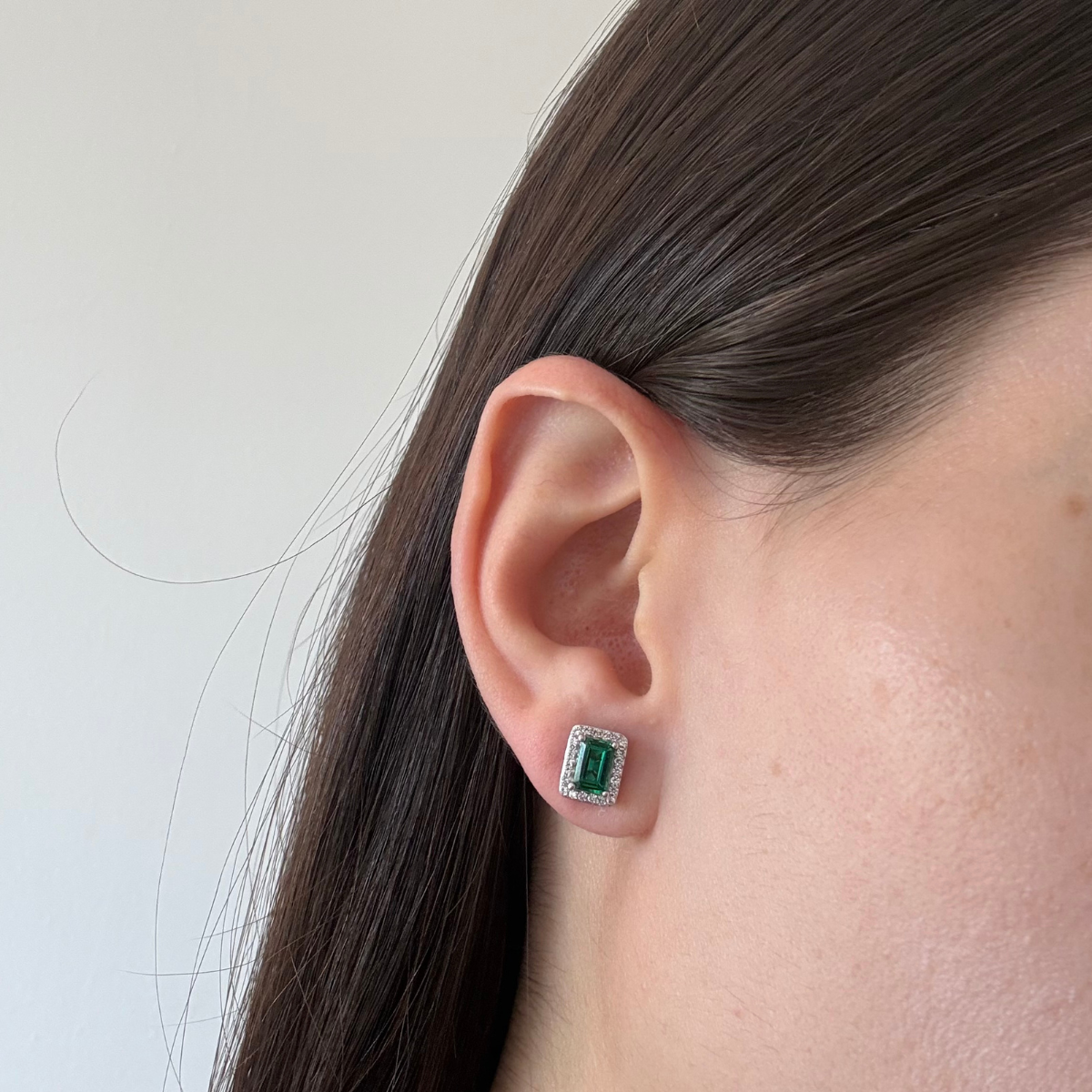 Aretes de plata con esmeraldas y zafiros de laboratorio