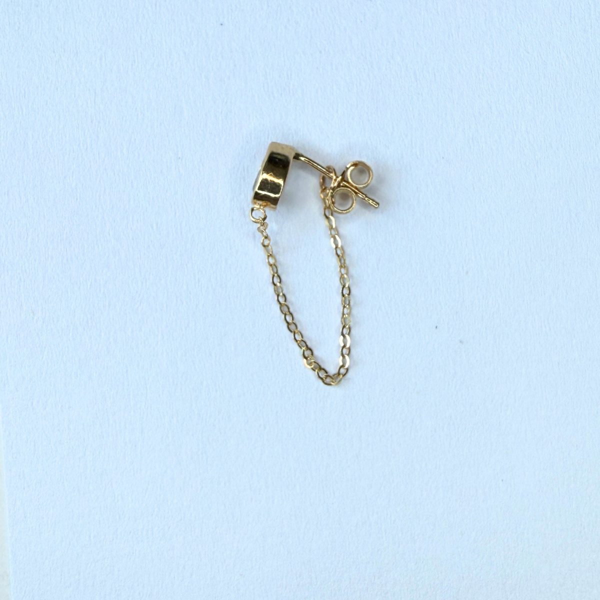 Arete en oro amarillo 14k con circonita gota celeste con cadena