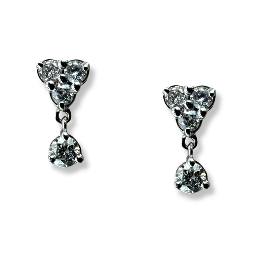 Aretes en oro 14K blanco de trío de diamantes con diamante colgante 0.15ctw