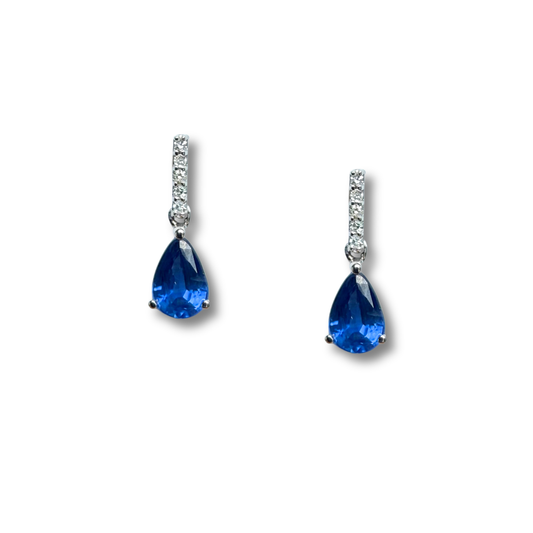 Aretes en oro blanco 10K con gota de zafiro y barrita de diamantes