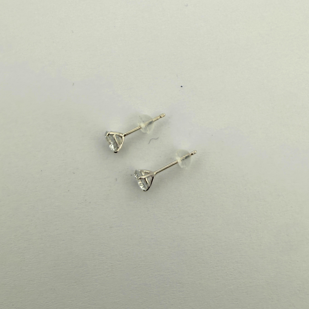 Aretes en oro blanco 18K studs de diamante de laboratorio redondo 1ctw