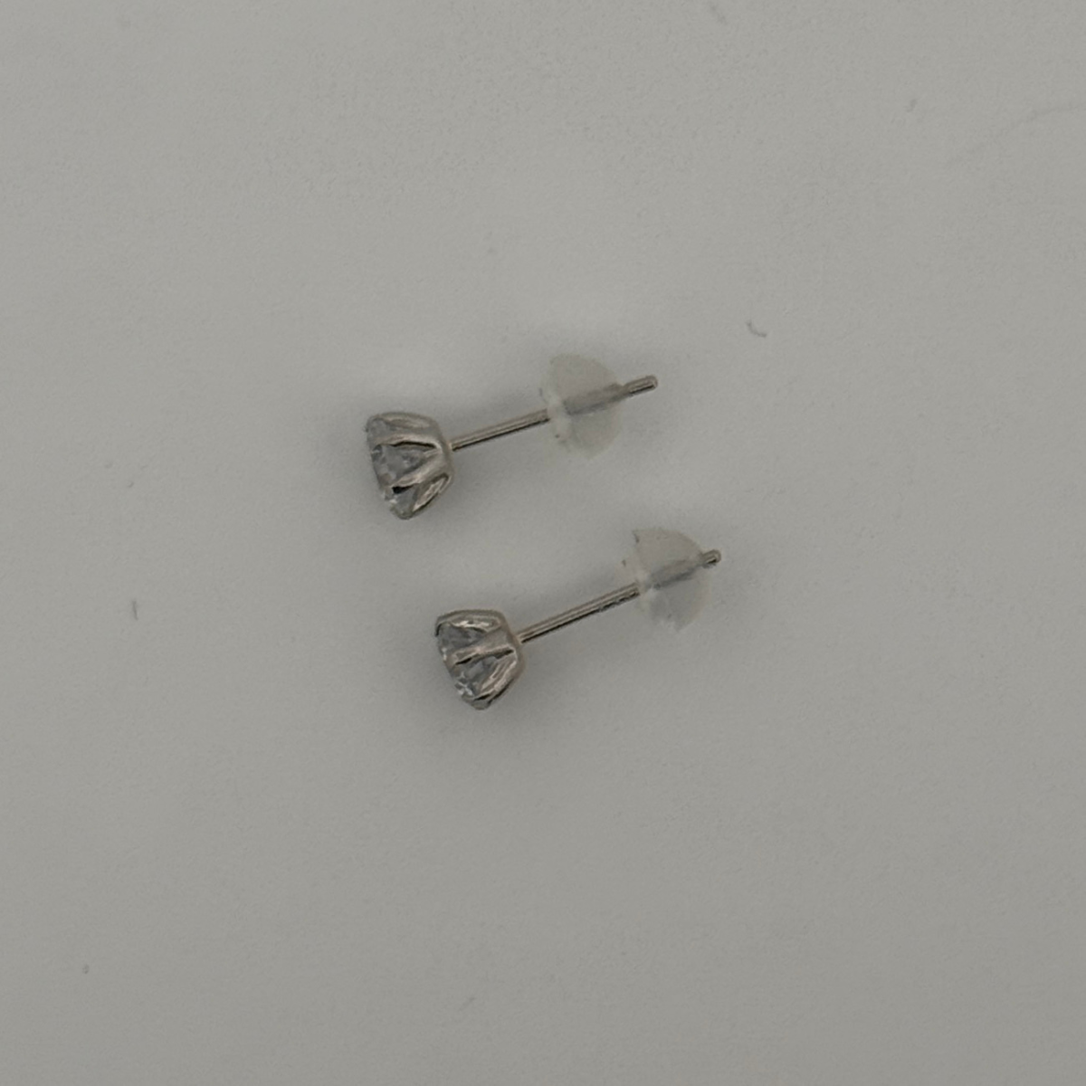 Aretes en platino studs de diamante de laboratorio redondo 0.60ctw