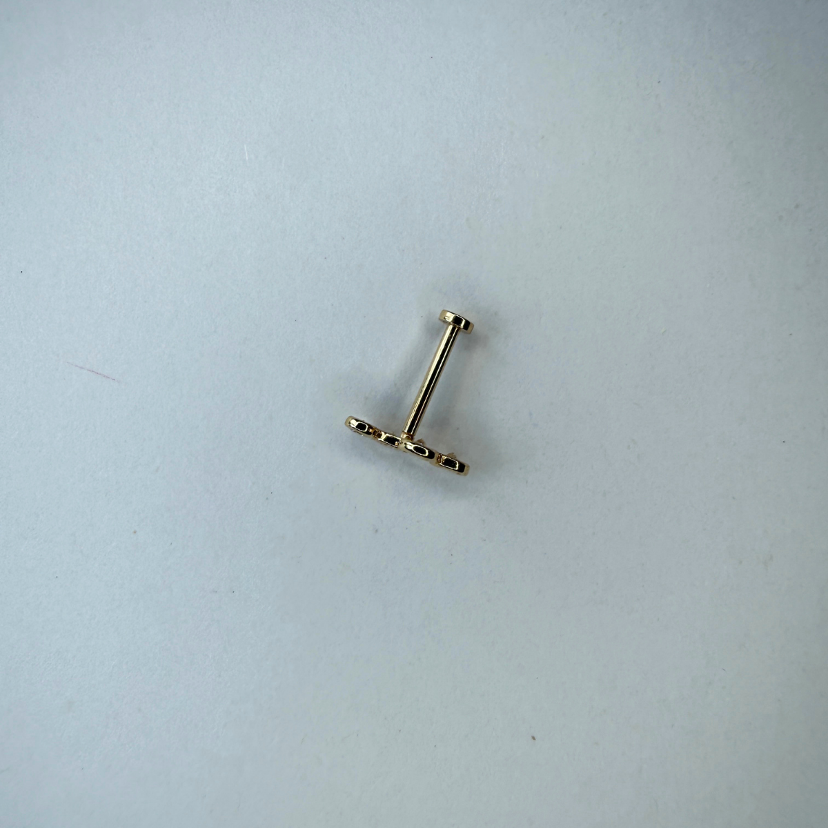 Arete en oro amarillo 14k con 4 circonitas biseladas