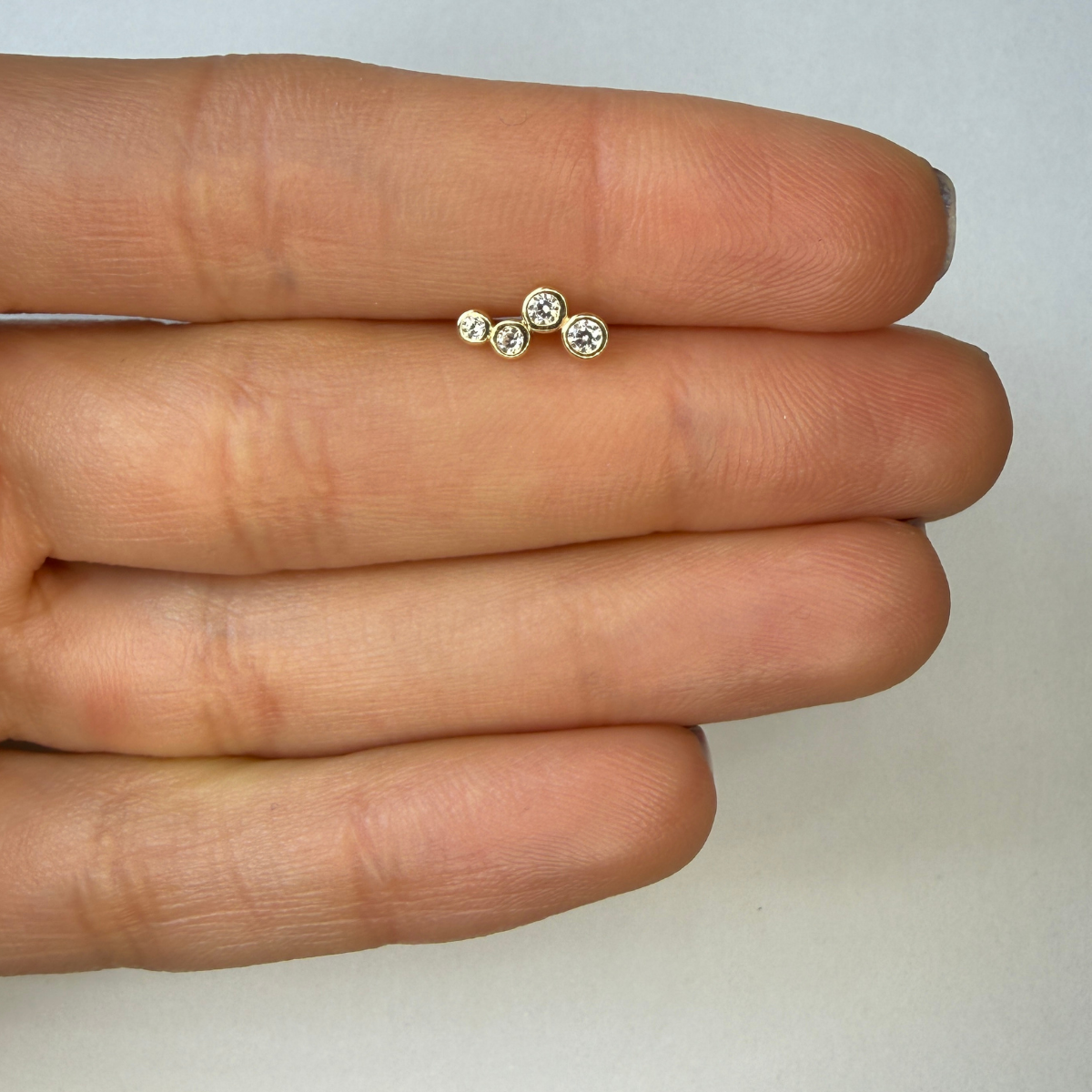 Arete en oro amarillo 14k con 4 circonitas biseladas