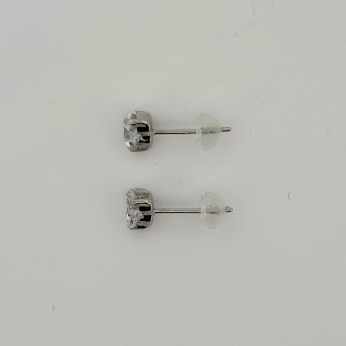 Aretes en platino studs de diamante de laboratorio corazón 1ctw