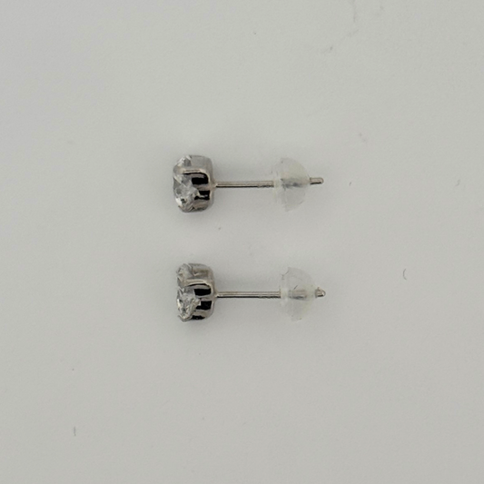 Aretes en platino studs de diamante de laboratorio corazón 1ctw