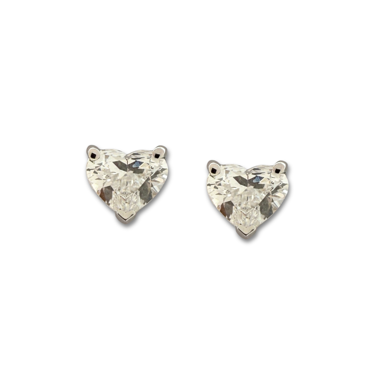 Aretes en oro blanco 18K studs de diamante de laboratorio corazón 1ctw
