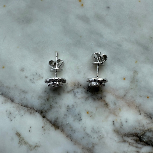 Aretes redondos en oro blanco 14K  de diamantes 0.82ctw