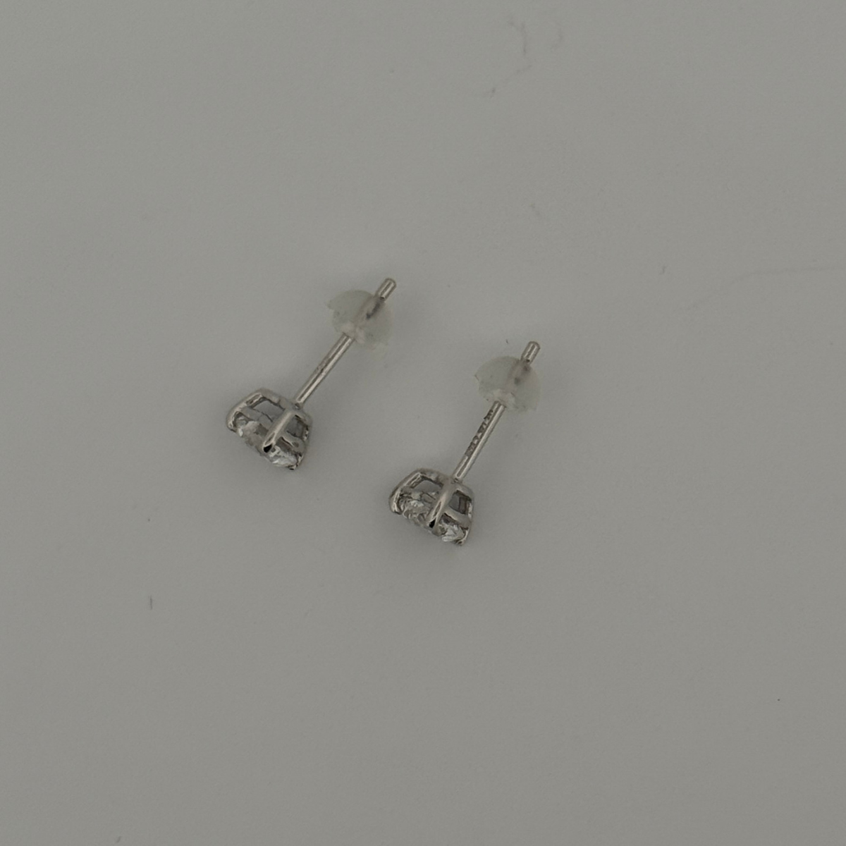 Aretes en oro blanco 18K studs de diamante de laboratorio corazón 1ctw