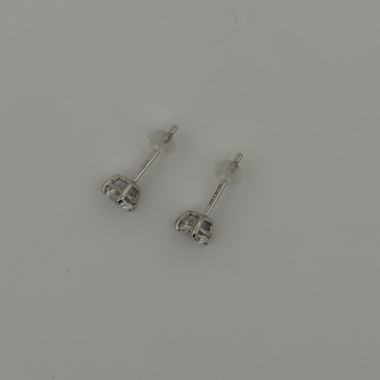 Aretes en oro blanco 18K studs de diamante de laboratorio corazón 1ctw