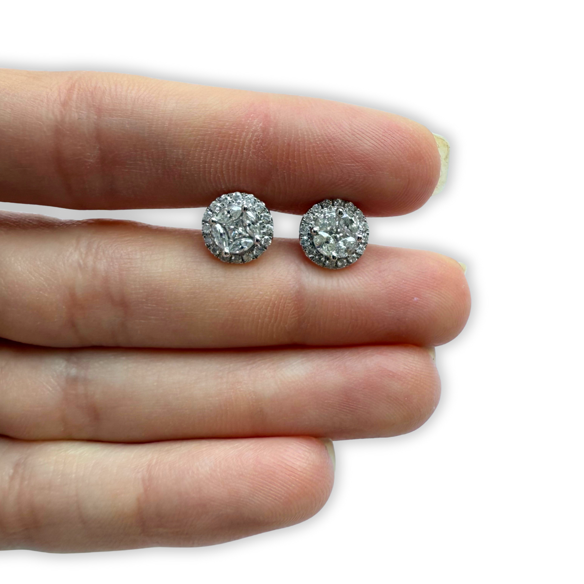 Aretes redondos en oro blanco 14K  de diamantes 0.82ctw