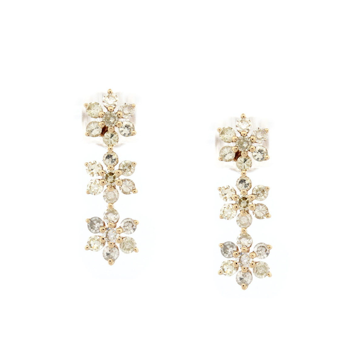 Aretes en oro amarillo 10K con tres flores de diamantes 0.55ctw con broche rosca