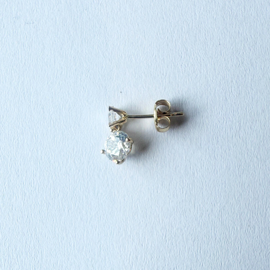 Arete en oro amarillo 14k con dos circonita colgante
