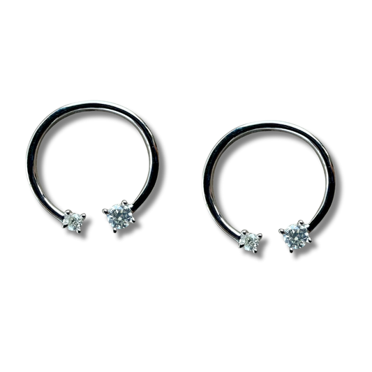 Aretes círculo abierto en plata con diamante de 0.14ctw