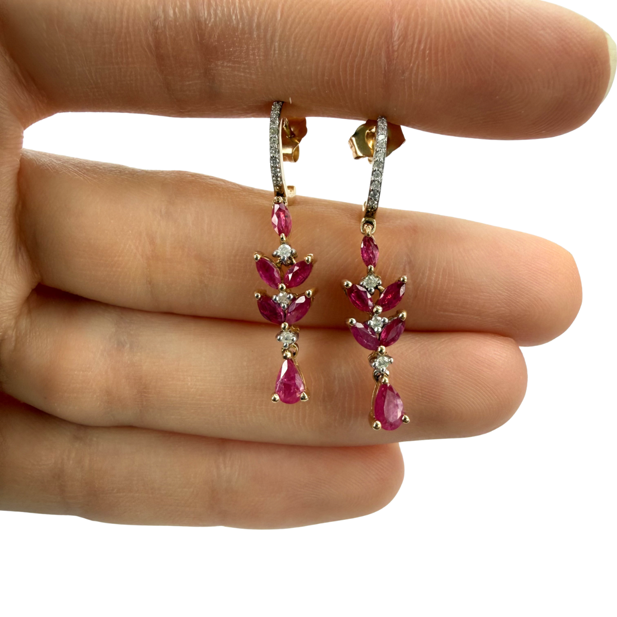 Argollas en oro amarillo 14K con rubíes y diamantes