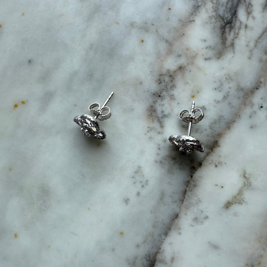 Aretes de oro blanco de 14k con tres círculos entrelazados de diamantes 0.33ctw