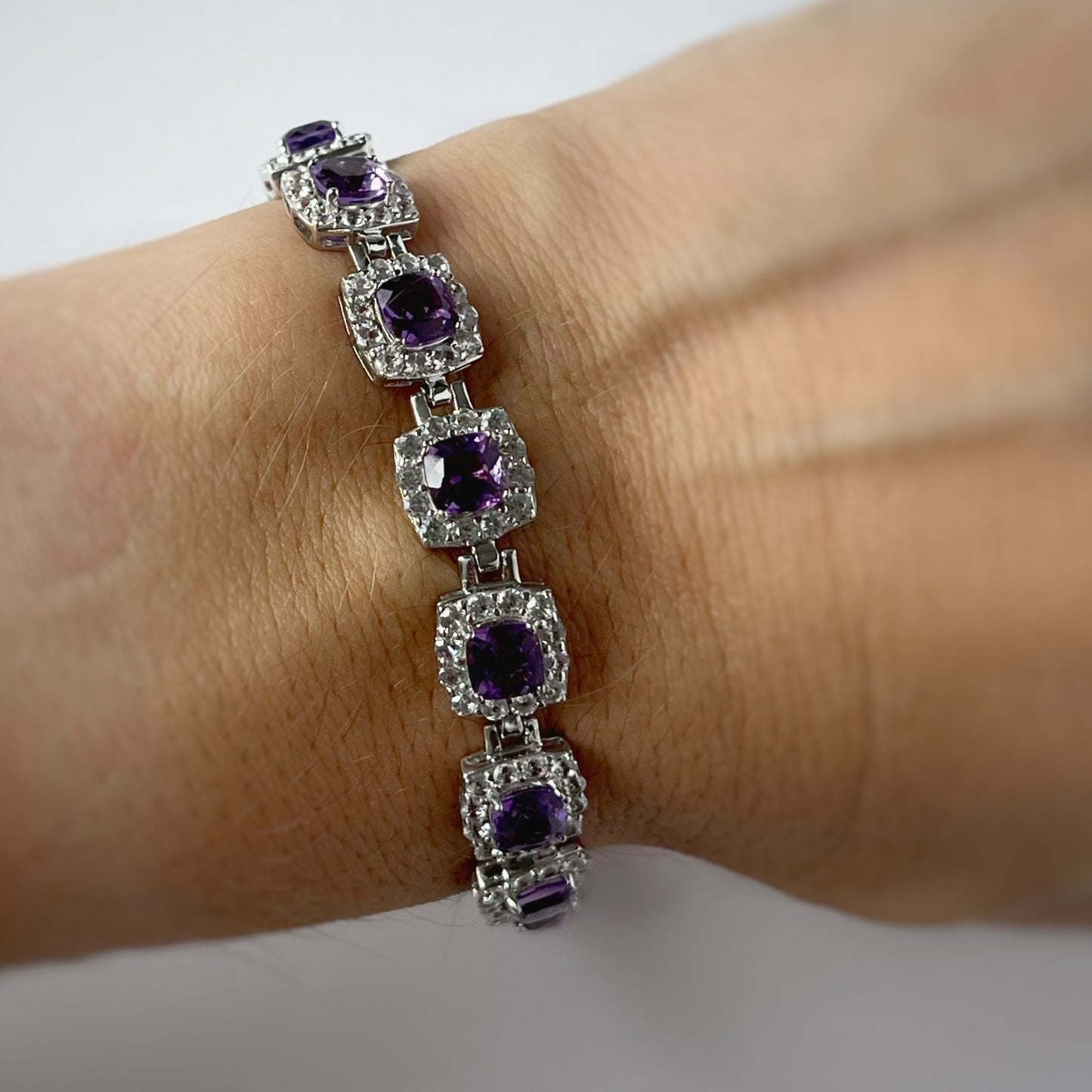 Pulsera de plata con amatista y topacios blancos