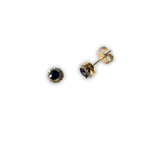 Aretes redondos en oro amarillo 10k con zafiros y halo de diamantes 0.10ctw