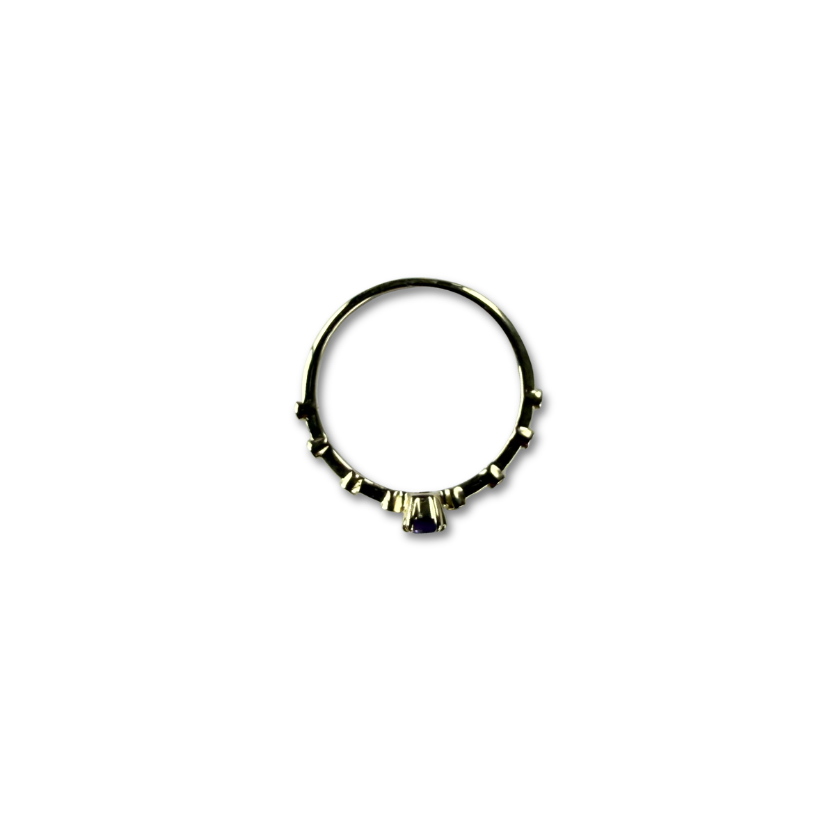 Anillo en oro amarillo 10K con amatista corte esmeralda y diamantes 0.10ctw