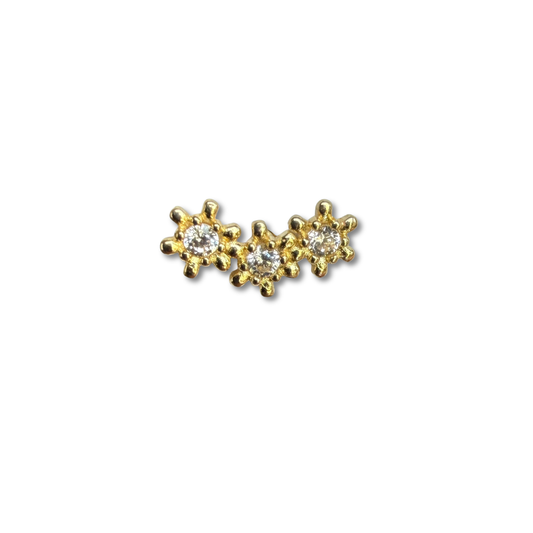 Arete en oro amarillo 14k con tres estrellas de circonitas blancas